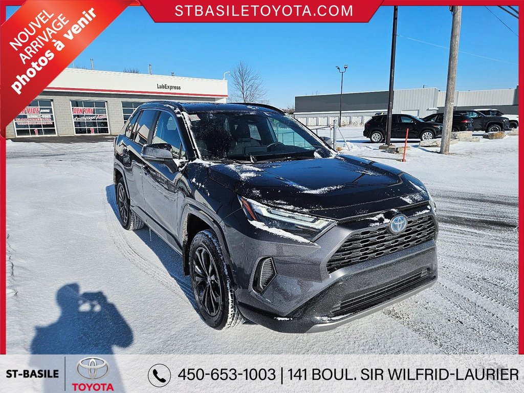 Toyota RAV4 Hybrid SE AWD MAGS TOIT CAMERA APPLE CARPLAY 2023 à Saint-Basile-Le-Grand, Québec - 3 - w1024h768px