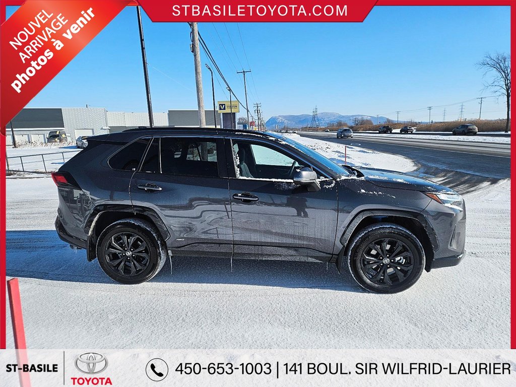 Toyota RAV4 Hybrid SE AWD MAGS TOIT CAMERA APPLE CARPLAY 2023 à Saint-Basile-Le-Grand, Québec - 4 - w1024h768px