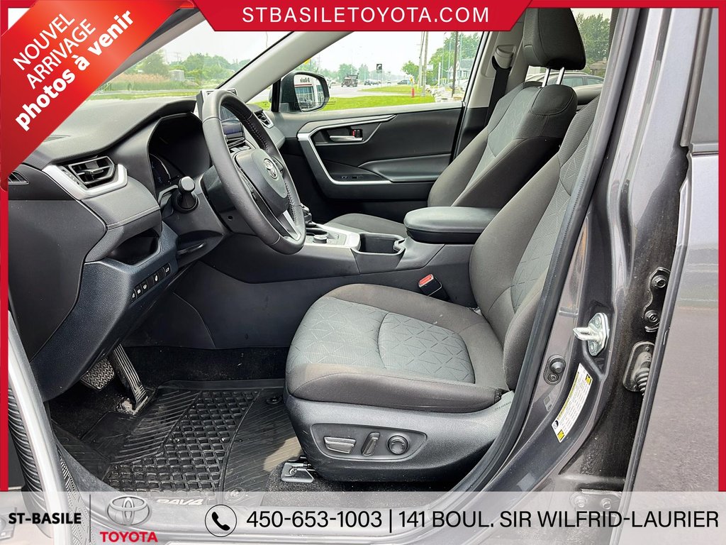 Toyota RAV4 Hybrid XLE AWD TOIT SIEGES ET VOLANT CHAUFFANT CAMERA 2023 à Saint-Basile-Le-Grand, Québec - 15 - w1024h768px