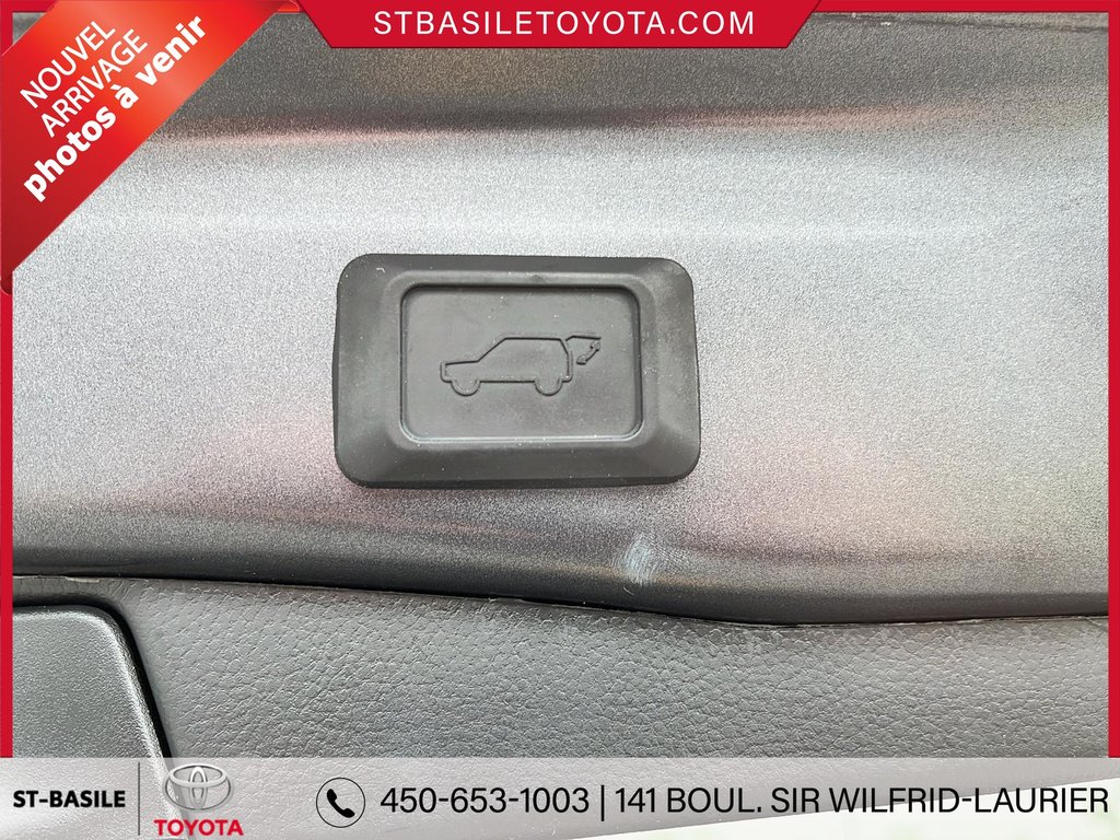 Toyota RAV4 Hybrid XLE AWD TOIT SIEGES ET VOLANT CHAUFFANT CAMERA 2023 à Saint-Basile-Le-Grand, Québec - 13 - w1024h768px
