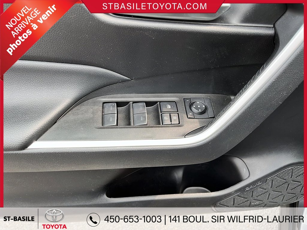 Toyota RAV4 Hybrid XLE AWD TOIT SIEGES ET VOLANT CHAUFFANT CAMERA 2023 à Saint-Basile-Le-Grand, Québec - 14 - w1024h768px