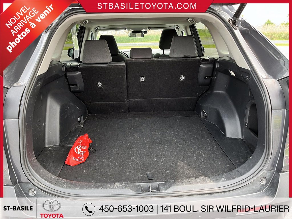 Toyota RAV4 Hybrid XLE AWD TOIT SIEGES ET VOLANT CHAUFFANT CAMERA 2023 à Saint-Basile-Le-Grand, Québec - 12 - w1024h768px