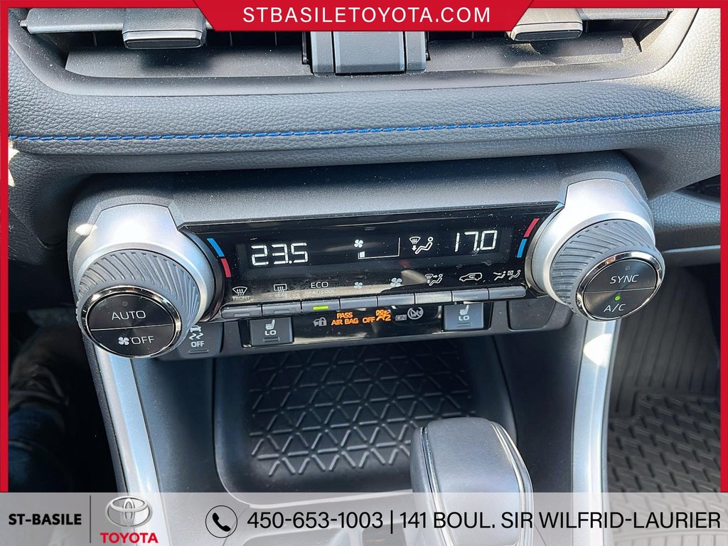 2024 Toyota RAV4 Hybrid SE AWD CUIR MAGS TOIT BLUETOOTH CAMERA in Saint-Basile-Le-Grand, Quebec - 23 - w1024h768px