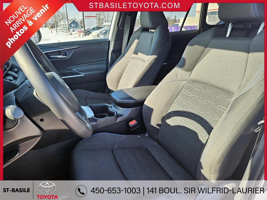 Toyota RAV4 Hybrid SE AWD CUIR MAGS TOIT BLUETOOTH CAMERA 2024 à Saint-Basile-Le-Grand, Québec - 13 - w1024h768px