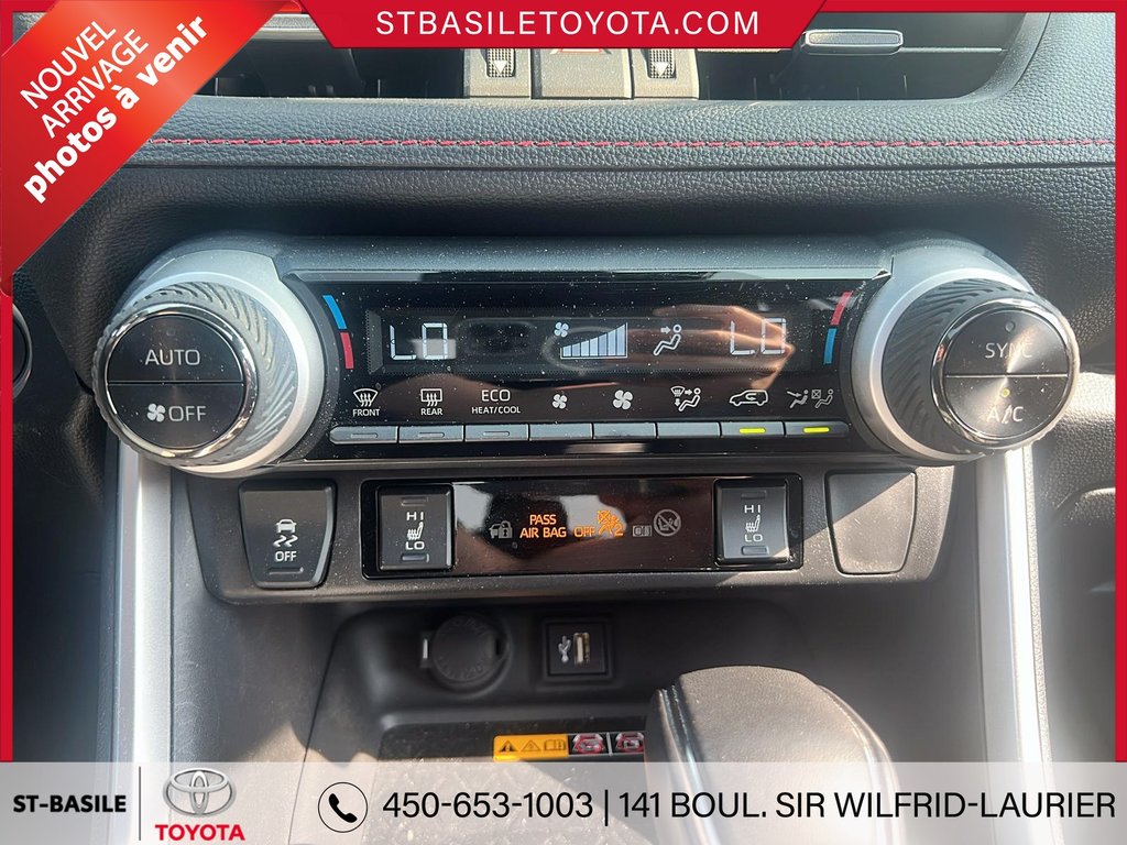 Toyota RAV4 Prime XSE AWD PLUG IN CUIR TOIT MAGS APPLE ANDROID 2023 à Saint-Basile-Le-Grand, Québec - 17 - w1024h768px