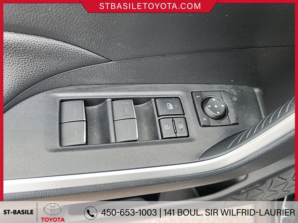 Toyota RAV4 Prime SE TOIT OUVRANT SIÈGES/VOLANT CHAUFFANT 2023 à Saint-Basile-Le-Grand, Québec - 16 - w1024h768px