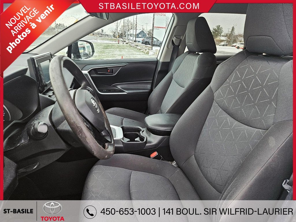 2019  RAV4 LE FWD CAMERA SIEGES CHAUFFANTS APPLE CARPLAY USB in Saint-Basile-Le-Grand, Quebec - 10 - w1024h768px