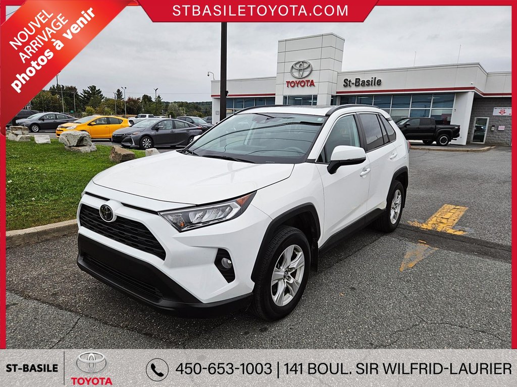 2021  RAV4 XLE FWD MAGS TOIT SIEGES/VOLANT CHAUFFANT APPLE in Saint-Basile-Le-Grand, Quebec - 1 - w1024h768px