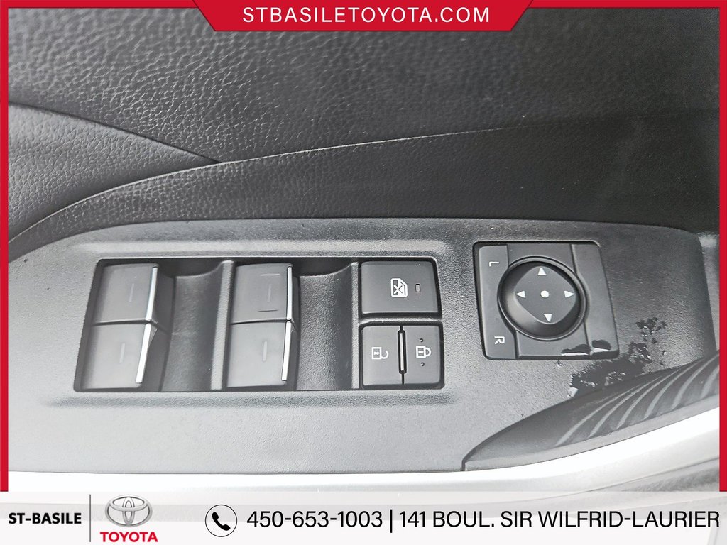 Toyota RAV4 XLE AWD MAGS TOIT VOLANT/SIÈGES CHAUFFANTS APPLE 2022 à Saint-Basile-Le-Grand, Québec - 18 - w1024h768px