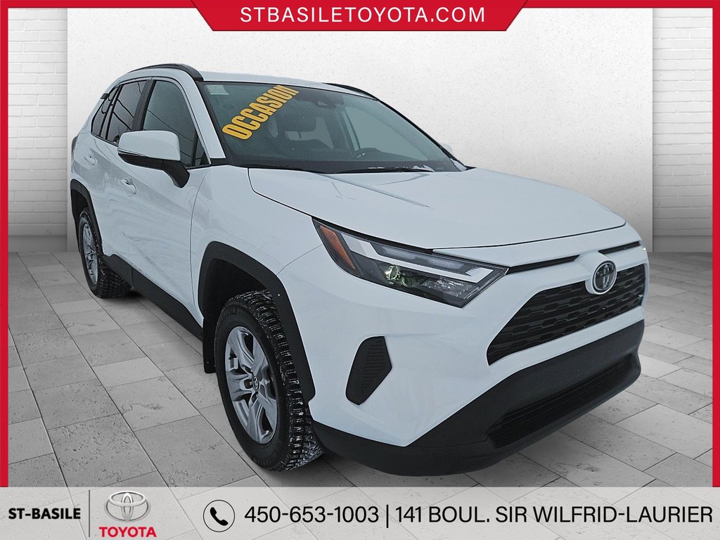 Toyota RAV4 XLE AWD MAGS TOIT VOLANT/SIÈGES CHAUFFANTS APPLE 2022 à Saint-Basile-Le-Grand, Québec - 3 - w1024h768px