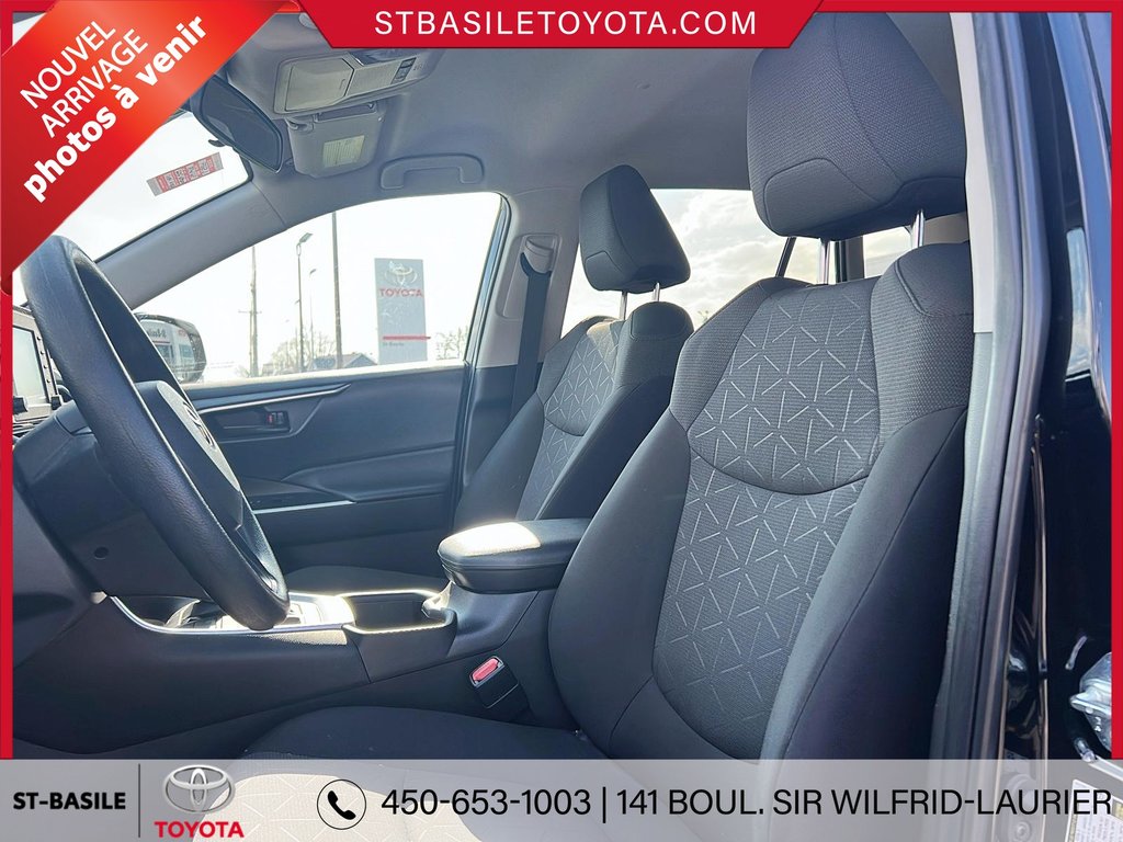 Toyota RAV4 LE AWD SIEGES CHAUFFANTS CAMERA DE RECUL 2022 à Saint-Basile-Le-Grand, Québec - 11 - w1024h768px