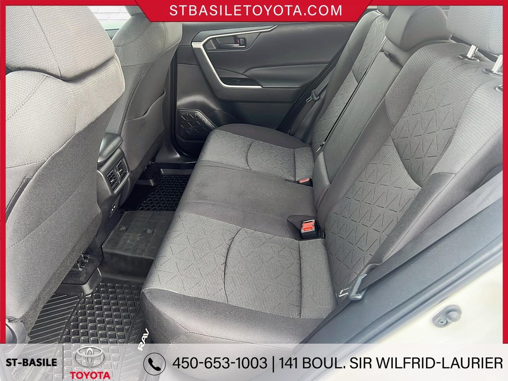 Toyota RAV4 LE AWD SIÈGES CHAUFFANT BLUETOOTH 2022 à Saint-Basile-Le-Grand, Québec - 13 - w1024h768px