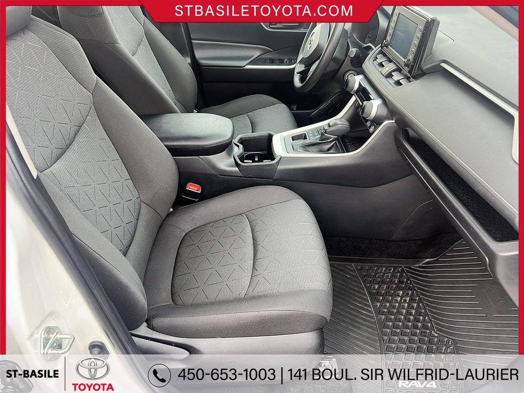 Toyota RAV4 LE AWD SIÈGES CHAUFFANT BLUETOOTH 2022 à Saint-Basile-Le-Grand, Québec - 15 - w1024h768px