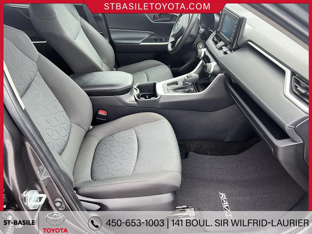 Toyota RAV4 LE FWD SIEGES CHAUFFANTS CAMERA RECUL BLUETOOTH 2022 à Saint-Basile-Le-Grand, Québec - 15 - w1024h768px
