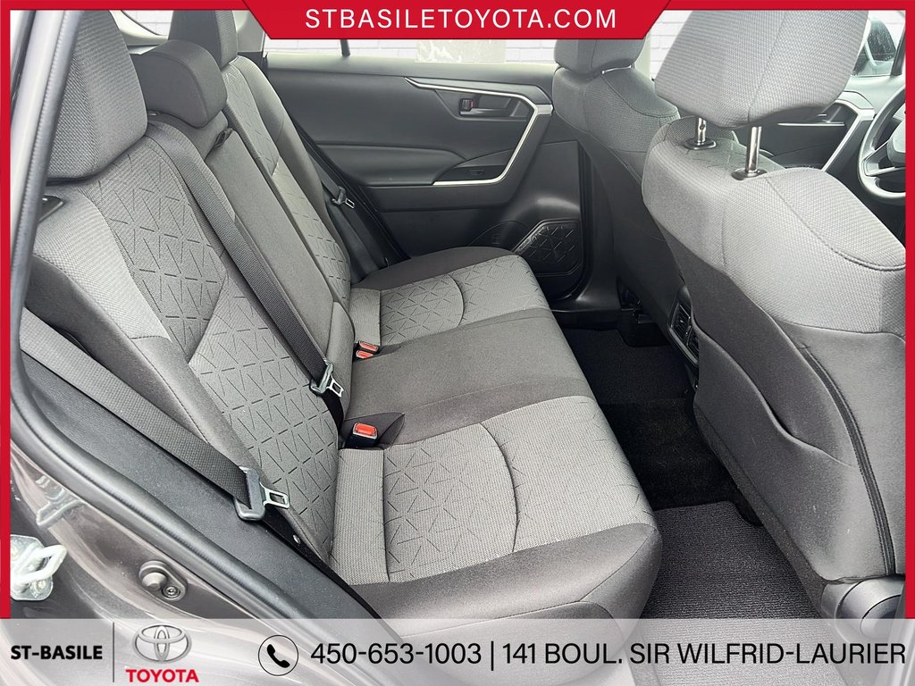 Toyota RAV4 LE FWD SIEGES CHAUFFANTS CAMERA RECUL BLUETOOTH 2022 à Saint-Basile-Le-Grand, Québec - 14 - w1024h768px
