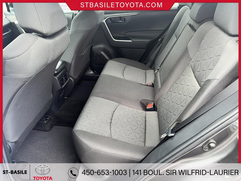 Toyota RAV4 LE FWD SIEGES CHAUFFANTS CAMERA RECUL BLUETOOTH 2022 à Saint-Basile-Le-Grand, Québec - 13 - w1024h768px