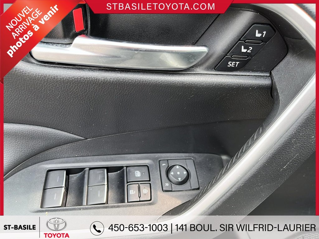 Toyota RAV4 XLE PREMIUM AWD CUIR TOIT VOLANT/SIÈGES CHAUFFANT 2022 à Saint-Basile-Le-Grand, Québec - 14 - w1024h768px