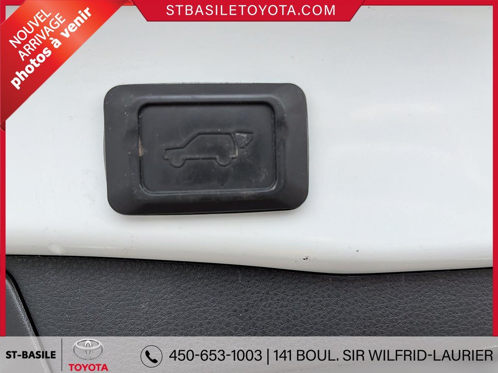 Toyota RAV4 XLE PREMIUM AWD CUIR TOIT VOLANT/SIÈGES CHAUFFANT 2022 à Saint-Basile-Le-Grand, Québec - 13 - w1024h768px