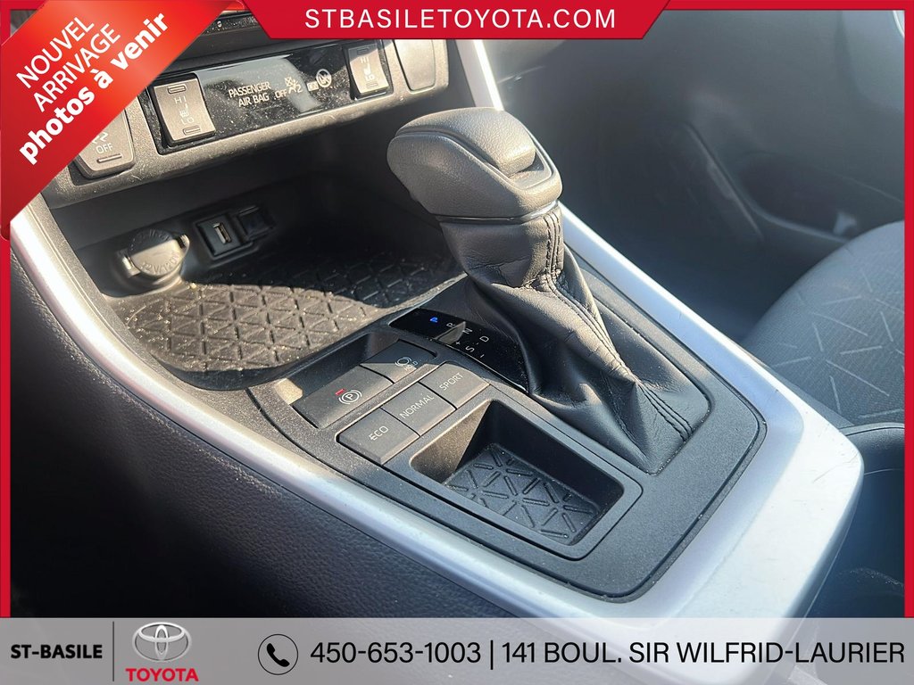 Toyota RAV4 LE FWD SIÈGES CHAUFFANT BLUETOOTH 2022 à Saint-Basile-Le-Grand, Québec - 16 - w1024h768px