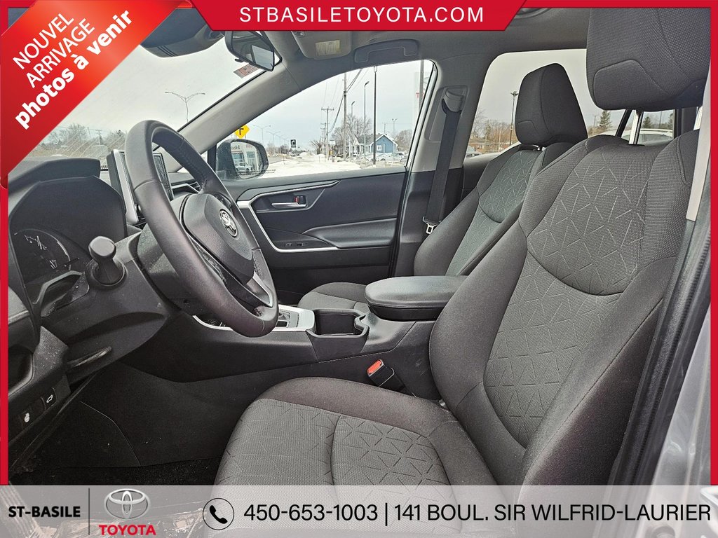 Toyota RAV4 XLE AWD TOIT SIEGES ET VOLANT CHAUFFANT CAMERA 2023 à Saint-Basile-Le-Grand, Québec - 13 - w1024h768px