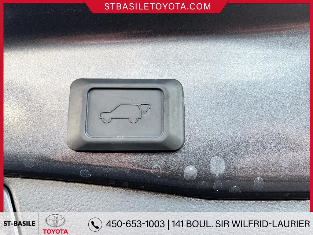 RAV4 XLE AWD MAGS TOIT VOLANT/SIEGES CHAUFFA 2024 à Saint-Basile-Le-Grand, Québec - 12 - w1024h768px