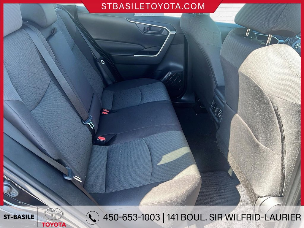 2024 Toyota RAV4 LE AWD SIEGES CHAUFFANTS CAMERA RECUL BLUETOOTH in Saint-Basile-Le-Grand, Quebec - 15 - w1024h768px