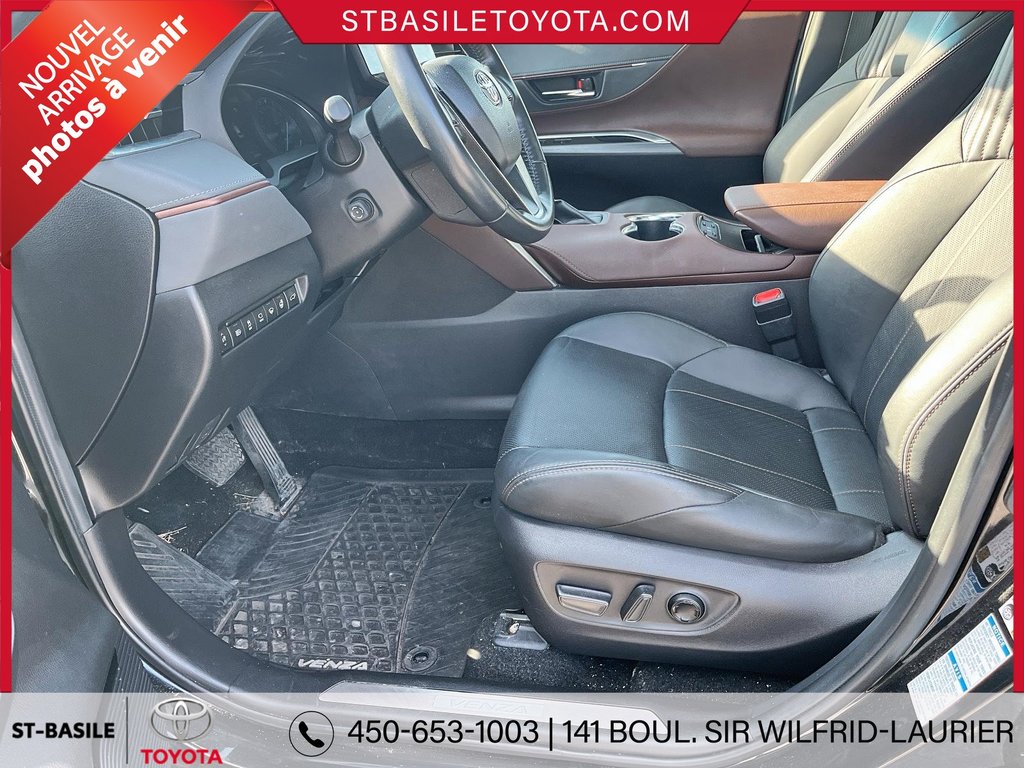 2021  Venza HYBRIDE LIMITED AWD CUIR TOIT PANORAMIQUE in Saint-Basile-Le-Grand, Quebec - 13 - w1024h768px