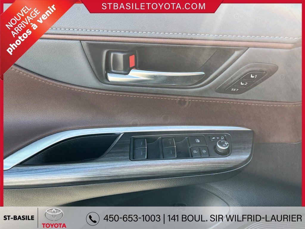 2021  Venza HYBRIDE LIMITED AWD CUIR TOIT PANORAMIQUE in Saint-Basile-Le-Grand, Quebec - 12 - w1024h768px