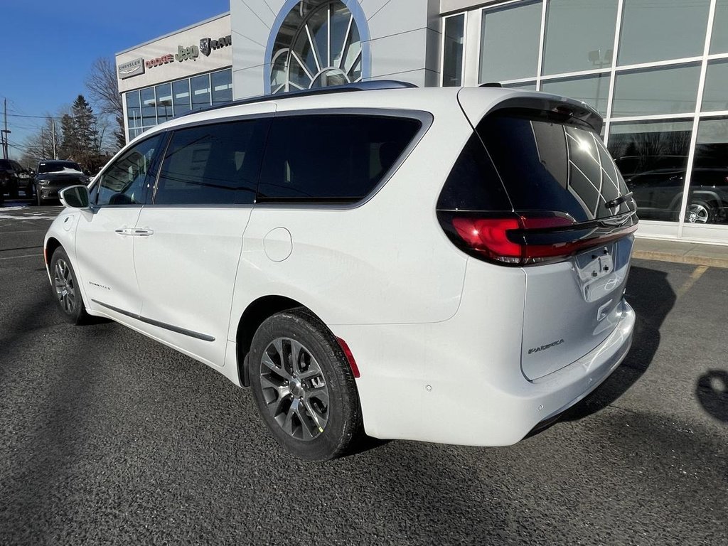 Chrysler Pacifica Hybrid Pinnacle 2024 à Saint-Basile-le-Grand, Québec - 26 - w1024h768px