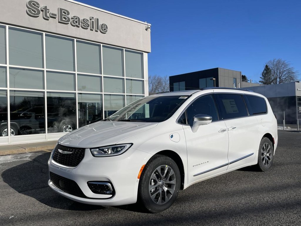 Chrysler Pacifica Hybrid Pinnacle 2024 à Saint-Basile-le-Grand, Québec - 3 - w1024h768px