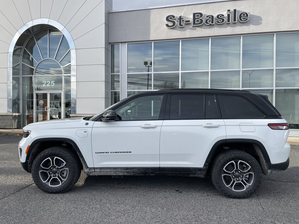 2023  Grand Cherokee 4xe Grand Phev in Saint-Basile-le-Grand, Quebec - 5 - w1024h768px