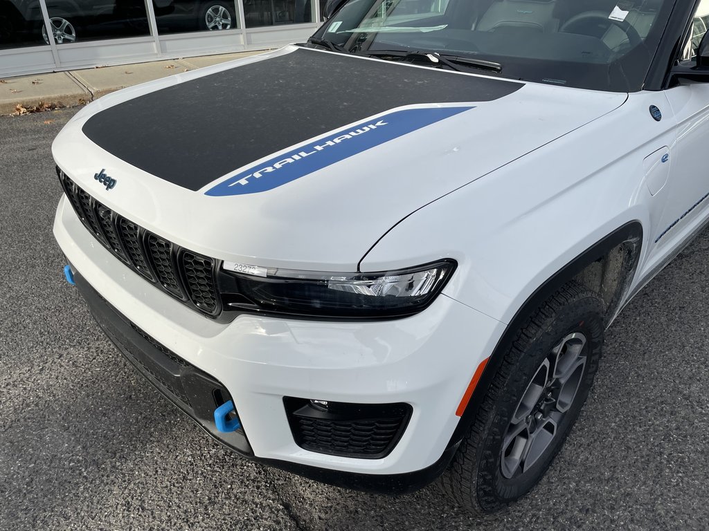 2023  Grand Cherokee 4xe Grand Phev in Saint-Basile-le-Grand, Quebec - 2 - w1024h768px