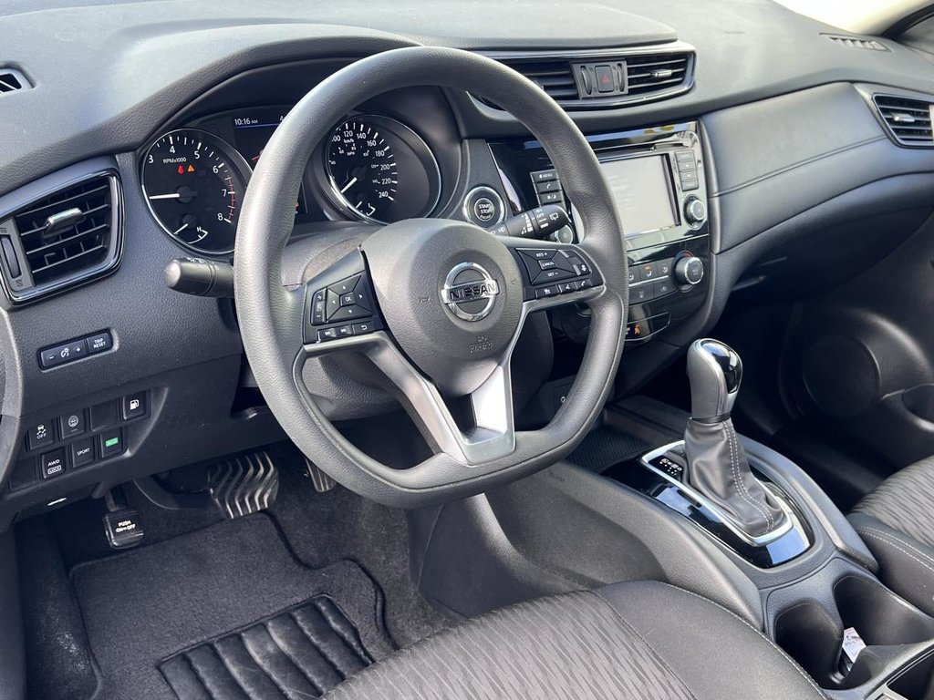 2020 Nissan Rogue SV in Saint-Basile-le-Grand, Quebec - 5 - w1024h768px