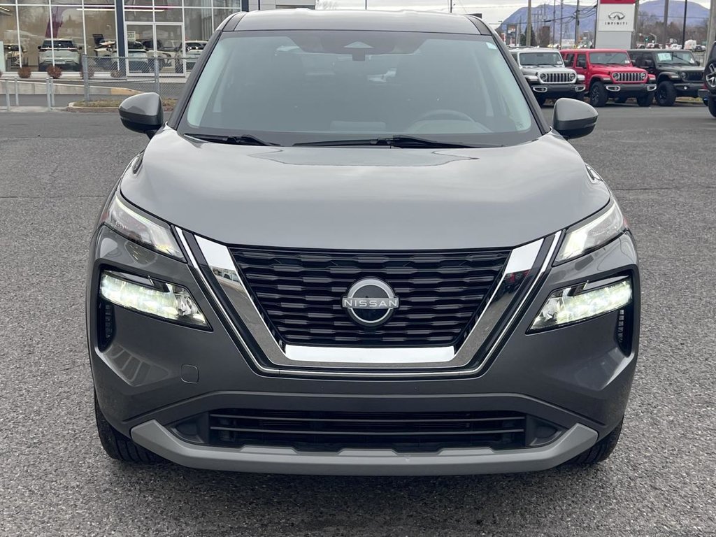 2023 Nissan Rogue S TI in Saint-Basile-le-Grand, Quebec - 2 - w1024h768px