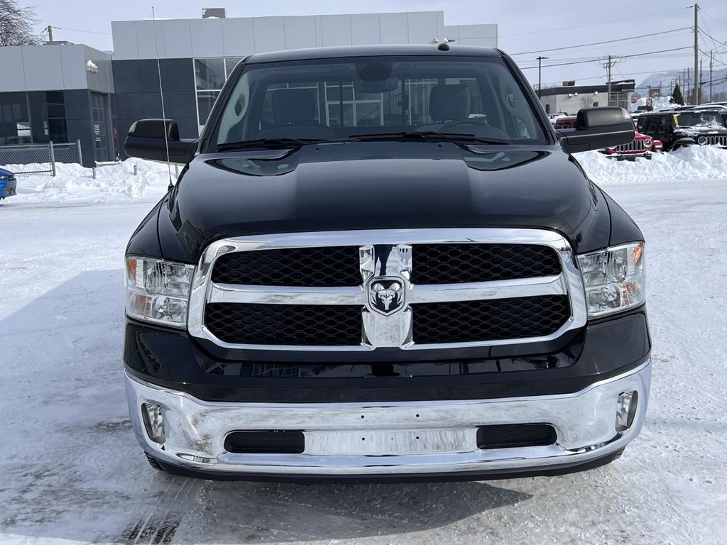 Ram 1500 Classic SLT cabine simple 4x4 caisse de 8 pi 2023 à Saint-Basile-le-Grand, Québec - 2 - w1024h768px