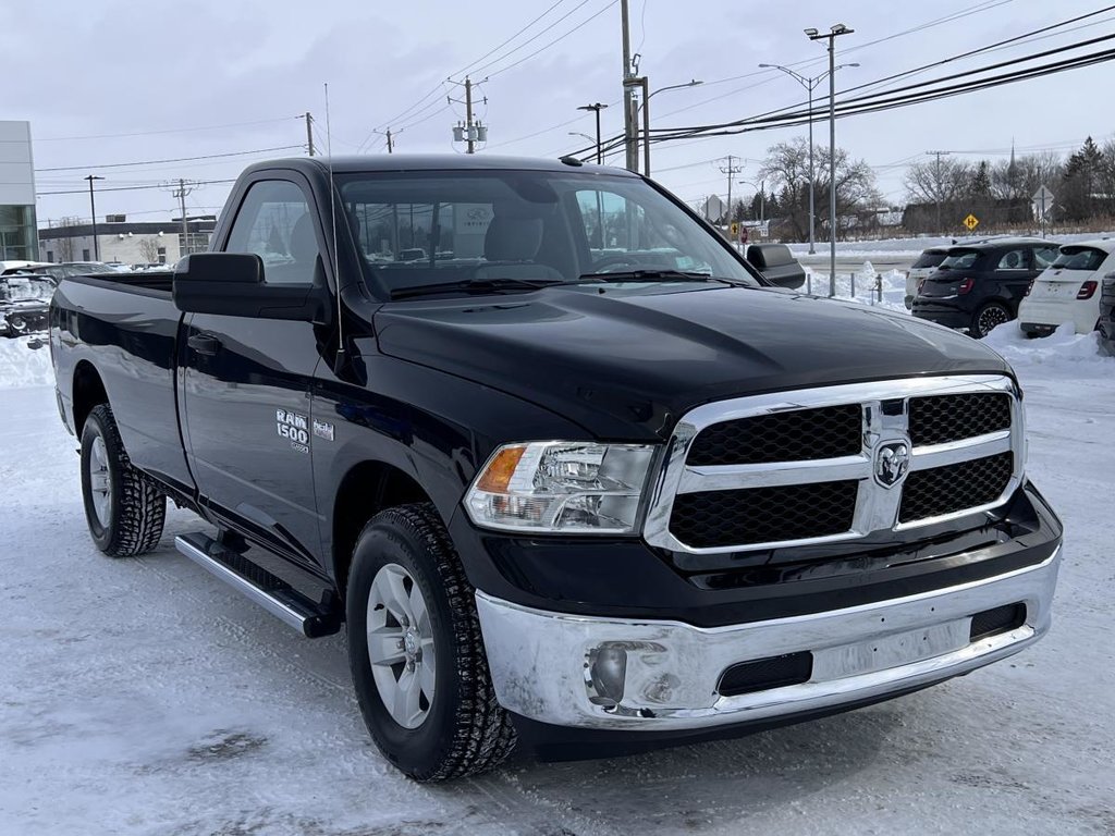 Ram 1500 Classic SLT cabine simple 4x4 caisse de 8 pi 2023 à Saint-Basile-le-Grand, Québec - 1 - w1024h768px