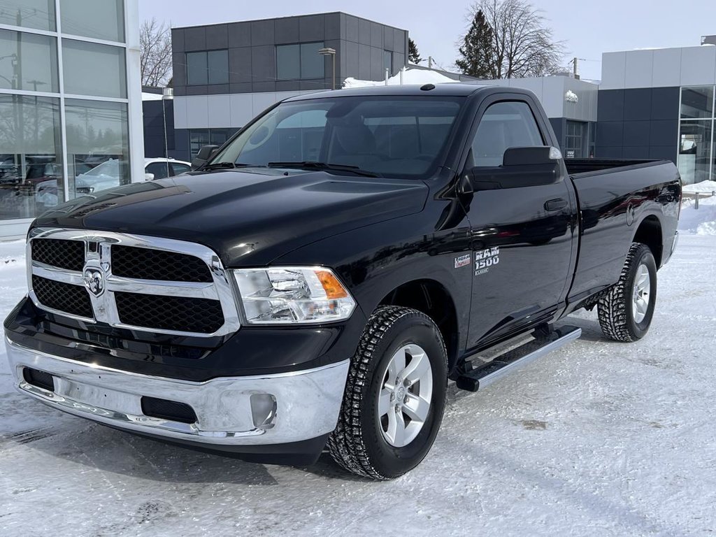 Ram 1500 Classic SLT cabine simple 4x4 caisse de 8 pi 2023 à Saint-Basile-le-Grand, Québec - 3 - w1024h768px