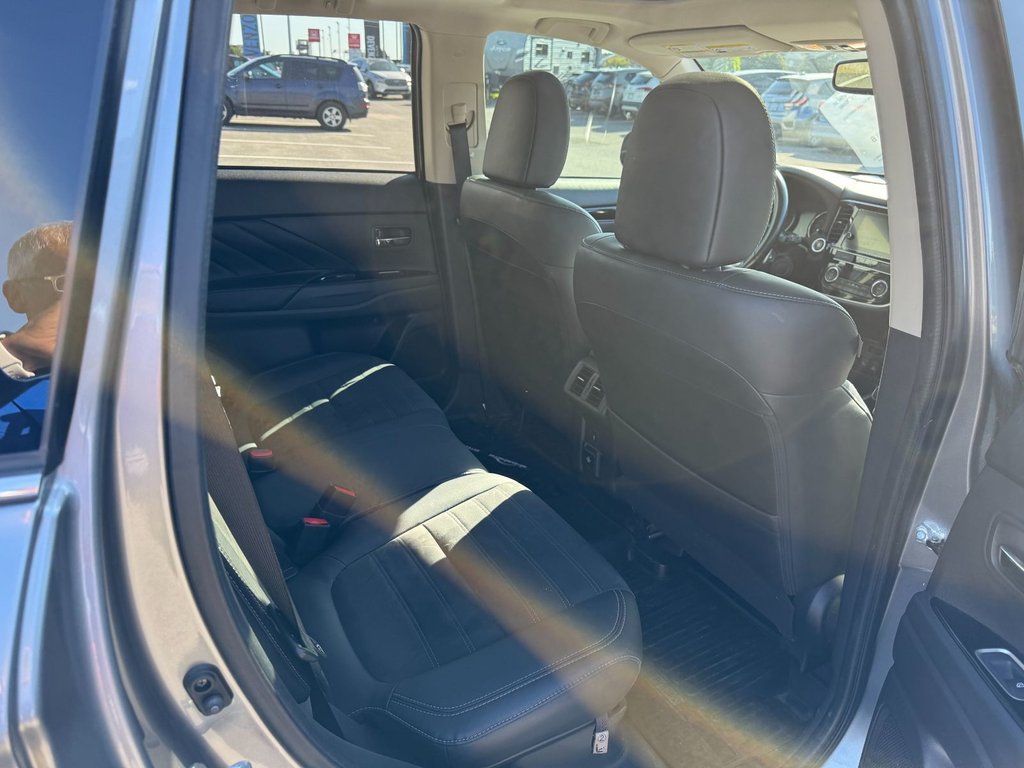 Mitsubishi OUTLANDER PHEV SE LIMITED 2019 à Saint-Eustache, Québec - 6 - w1024h768px