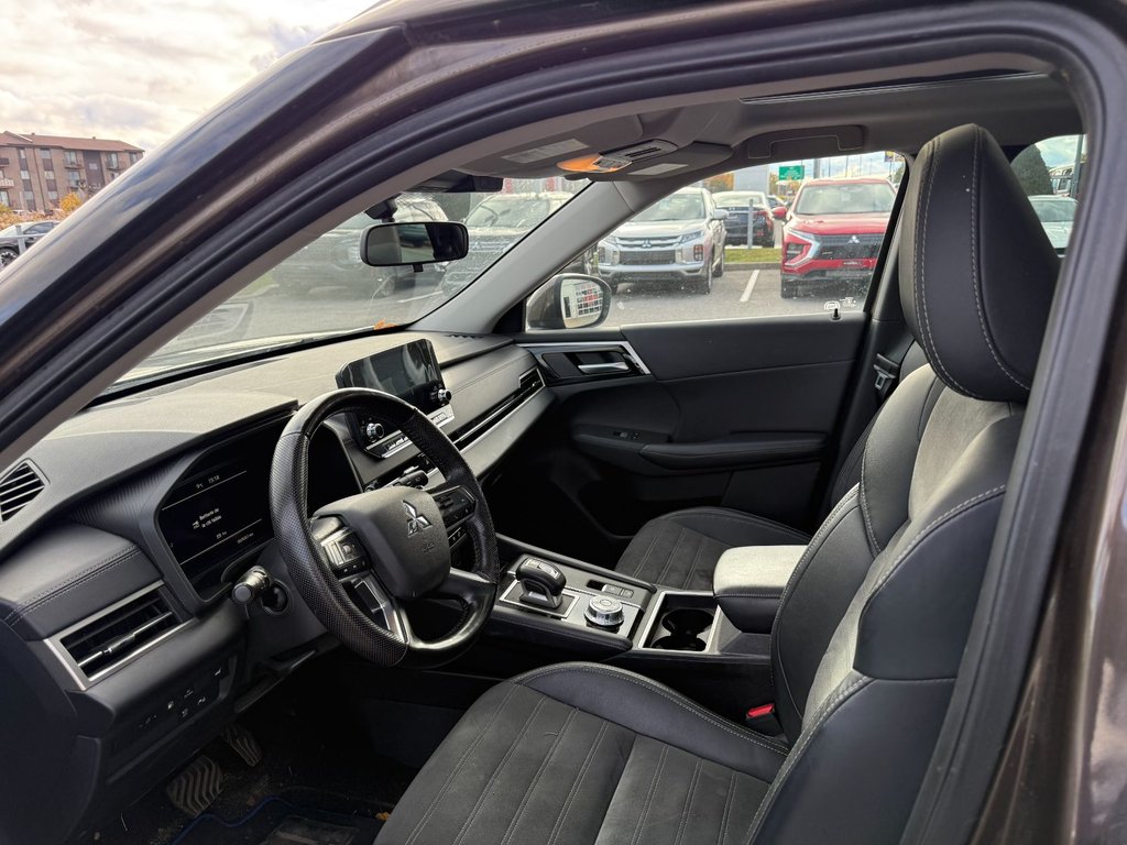 2023 Mitsubishi Outlander PHEV LE**S-AWC**TAUX À PARTIR 0.9%**75KM EV**TOIT PANO in Saint-Eustache, Quebec - 4 - w1024h768px