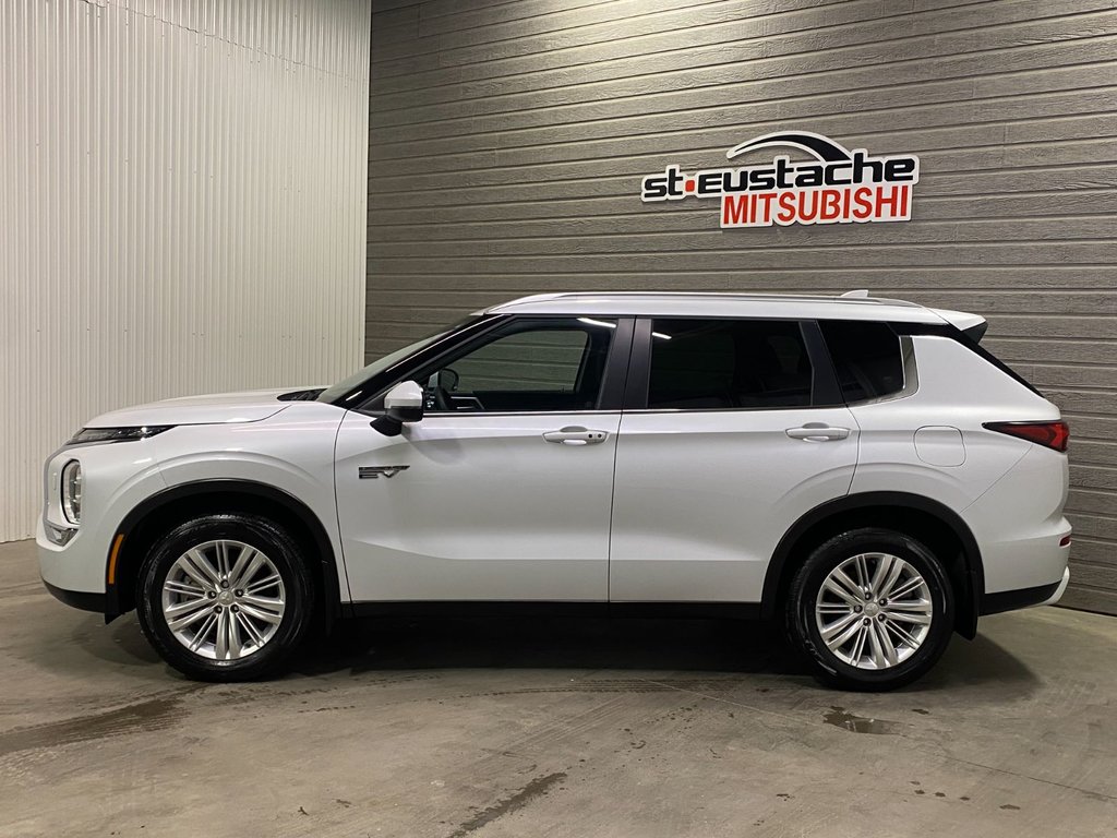 Mitsubishi OUTLANDER PHEV LE DÉMO 2025 à Saint-Eustache, Québec - 3 - w1024h768px
