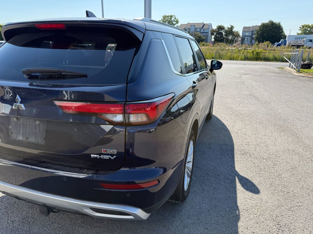 2024 Mitsubishi Outlander Plug-In Hybrid LE*CUIR/SUÈDE*ATTACHE REMORQUE in Saint-Eustache, Quebec - 2 - w1024h768px