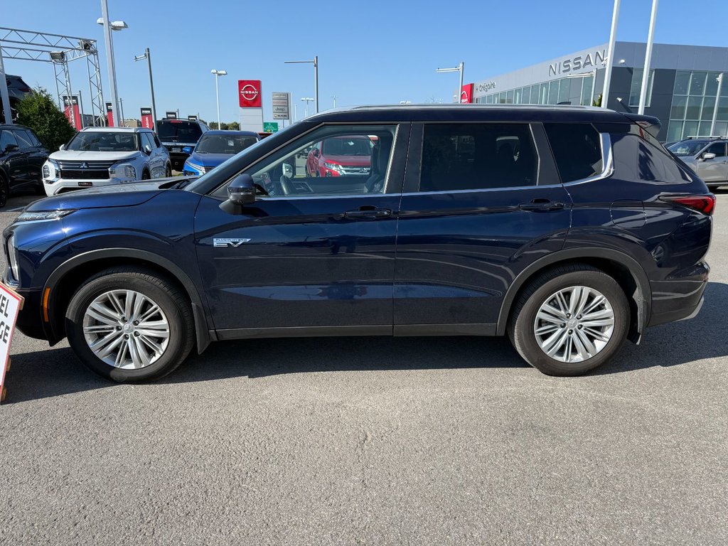 2024 Mitsubishi Outlander Plug-In Hybrid LE*CUIR/SUÈDE*ATTACHE REMORQUE in Saint-Eustache, Quebec - 3 - w1024h768px