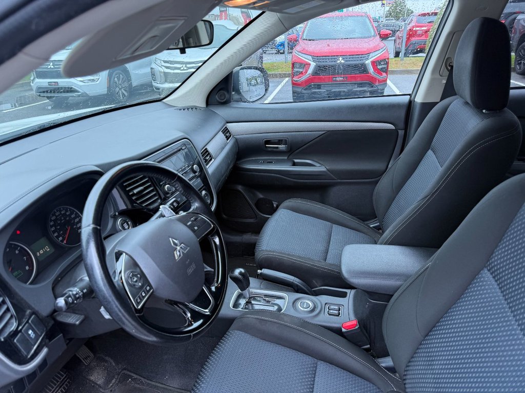 Mitsubishi Outlander SE**AWC/4X4**TEL QUEL**7 PLACES**V6 3.0L**CRUISE** 2016 à Saint-Eustache, Québec - 5 - w1024h768px