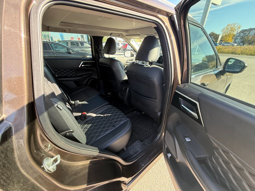 2022 Mitsubishi Outlander SEL**S-AWC**TAUX À PARTIR 0.9%**TOIT OUVRANT**CUIR in Saint-Eustache, Quebec - 6 - w1024h768px
