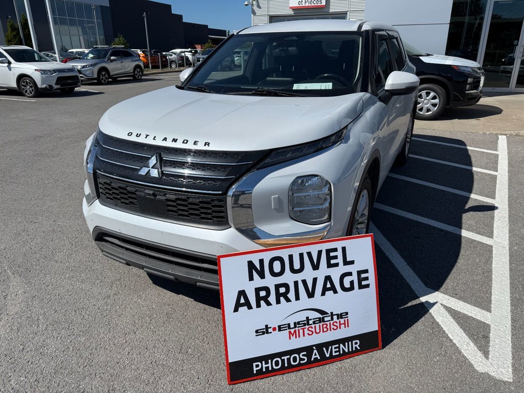 2023 Mitsubishi Outlander ES*AWC*ATTACHE REMORQUE in Saint-Eustache, Quebec - 1 - w1024h768px