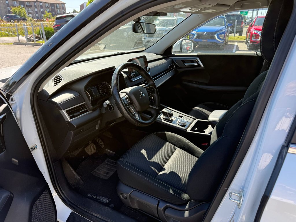 2023 Mitsubishi Outlander ES*AWC*ATTACHE REMORQUE in Saint-Eustache, Quebec - 5 - w1024h768px