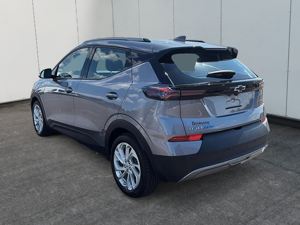 2023 Chevrolet BOLT EUV LT in Saint-Hyacinthe, Quebec - 4 - w1024h768px