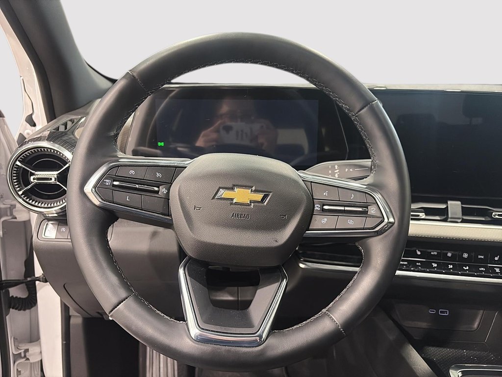2025 Chevrolet Equinox LT in Saint-Hyacinthe, Quebec - 12 - w1024h768px