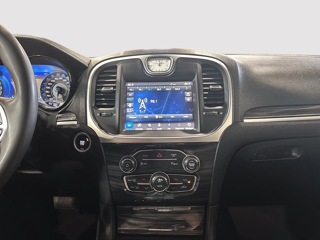 Chrysler 300 Touring L AWD 2022 à Saint-Hyacinthe, Québec - 12 - w1024h768px