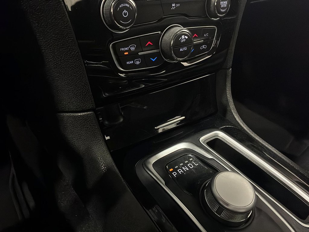 2023 Chrysler 300 Touring AWD in Saint-Hyacinthe, Quebec - 13 - w1024h768px